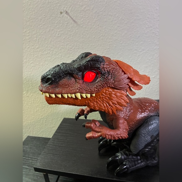 Jurassic World Dominion Uncaged Ultimate Pyroraptor Motion & Sounds Works - Picture 5 of 7